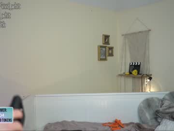 girl
        vivid_whit cam image #1040296