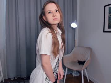 girl
        kati_more cam image #2731220