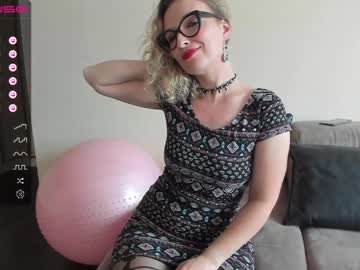 girl
        emilymilf__ cam image #2063533