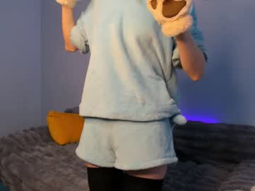 girl
        sheenaeastes cam image #4096538