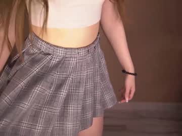 girl
        belletesla cam image #3663337
