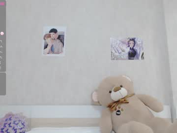 girl
        little_yena cam image #2203648