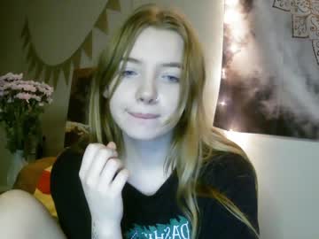 girl
        lillygoodgirll cam image #2483114