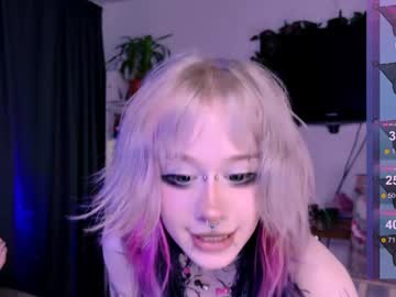 girl
        lollyshy__ cam image #4990737
