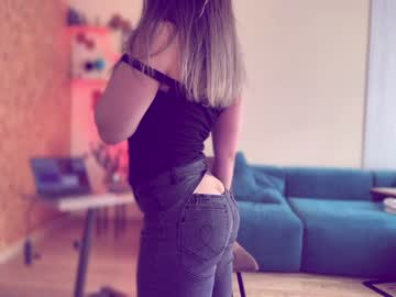 girl
        _artease_ cam image #1136191