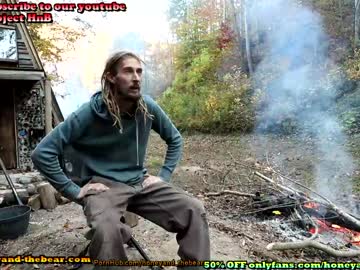 couple
        honeyand_thebear cam image #67683
