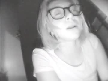 girl
        lizmreow cam image #3754231
