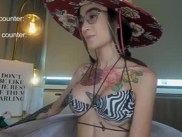 girl
        lonelly_lolly98 cam image #4759069
