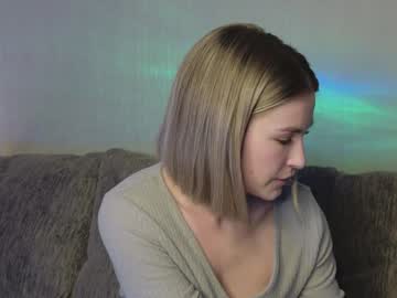 girl
        nicole_w00 cam image #5448679