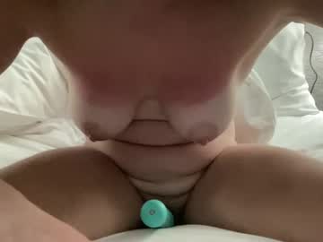 girl
        julestheslut cam image #3850265