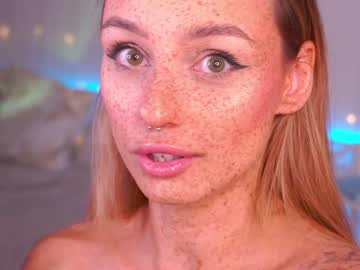 girl
        artease cam image #455566