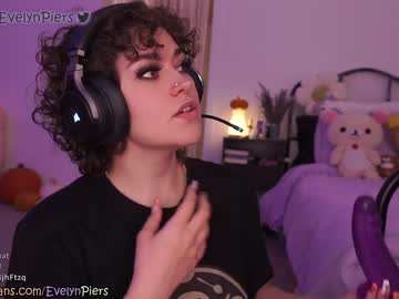 girl
        evelynpiers cam image #82990