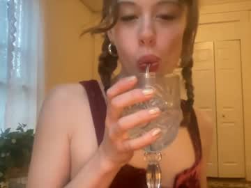 girl
        itsmiralou cam image #1385856