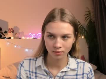 girl
        sharonmorgans cam image #505482