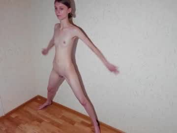 girl
        phoebepaw cam image #4528612