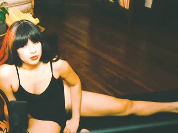 girl
        ingennui cam image #559763
