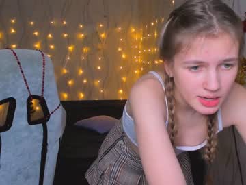 girl
        kylie_mine cam image #408018