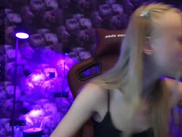 girl
        angeellina cam image #4696353