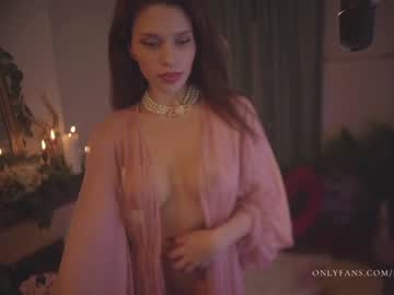 girl
        lucieoude_ cam image #329450