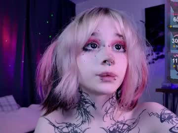 girl
        lollyshy__ cam image #5579454