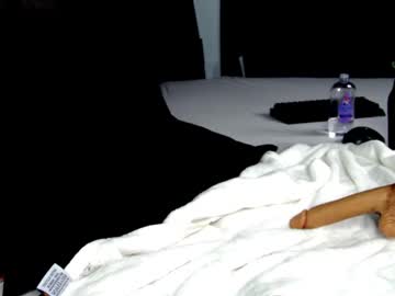girl
        dee_waters cam image #4527760