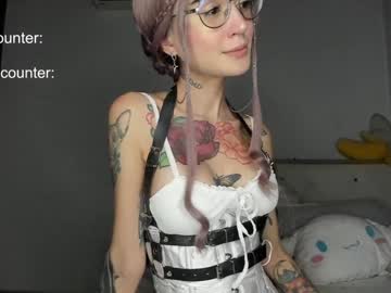 girl
        lonelly_lolly98 cam image #4274010