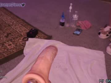 girl
        evelynpiers cam image #192776