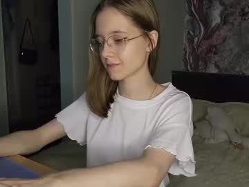 girl
        lowress cam image #6309708