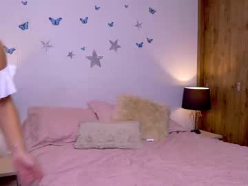 girl
        dani_moore cam image #6205232