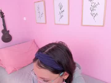 girl
        little_effy18_ cam image #6842636
