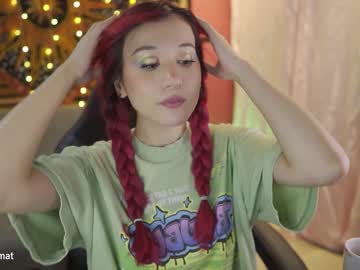 girl
        greeny_mat cam image #1743746