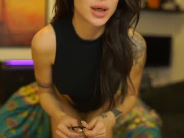 girl
        melodymate cam image #419130