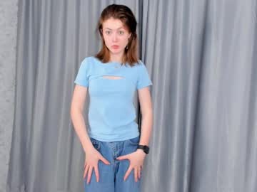 girl
        katieedgington cam image #6398513