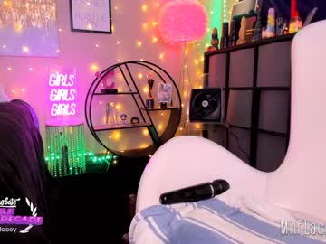 girl
        milf_lacey cam image #667401