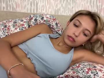 girl
        paigesylviaa cam image #5973708