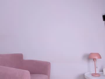 girl
        meowlina cam image #3648792