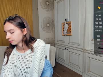 girl
        happiness_call cam image #3050801