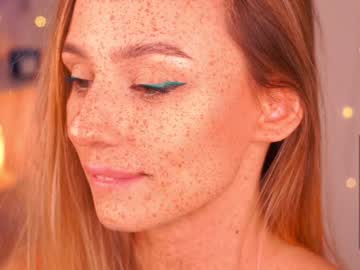 girl
        artease cam image #555539