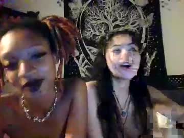 girl
        skii_yee cam image #2457638