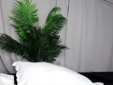 girl
        dee_waters cam image #1061451