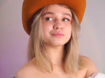 girl
        aryanalarsen cam image #2207768