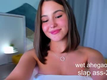 girl
        emilia_dream cam image #2323597