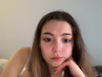 girl
        lilellina cam image #6797332