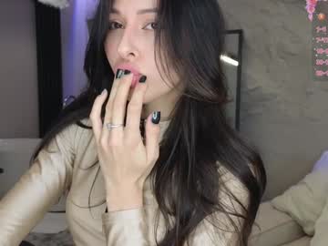 girl
        yononeey cam image #5570645