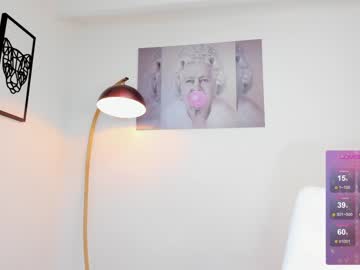 girl
        missniley cam image #3444190