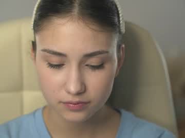 girl
        sunn_beamm cam image #6282922
