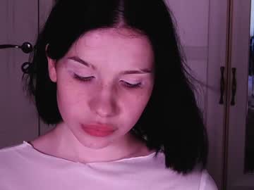 girl
        sleepycode002 cam image #1996272