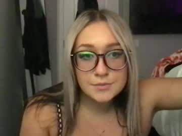 girl
        cherryflavoredfeline cam image #4546435