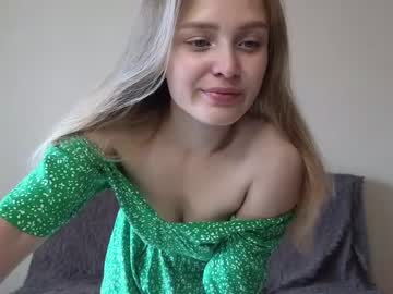 girl
        your_lily419015 cam image #1952571