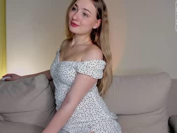 girl
        wellicaren cam image #2712739